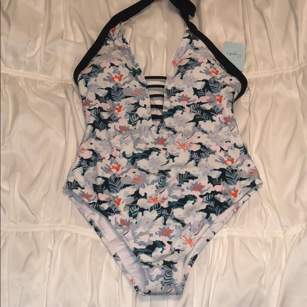 NWT Cupshe - Medium - Flower print swimsuit